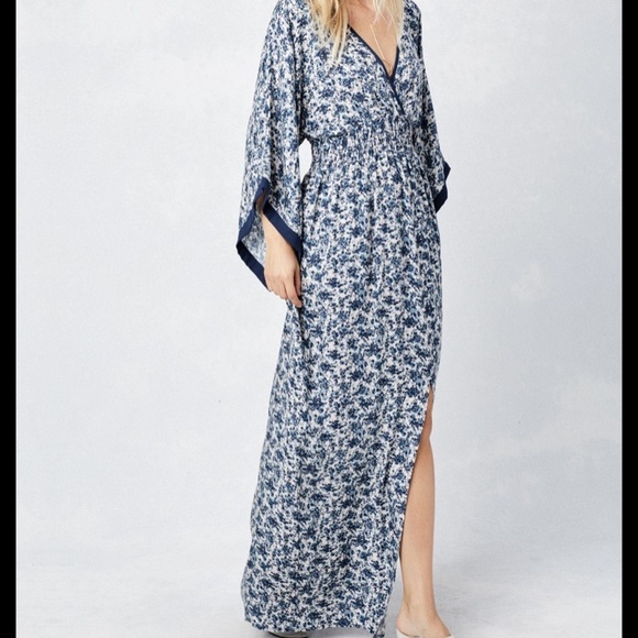 Love Stitch Dresses & Skirts - Love Stitch Daisea Floral Print Kimono Maxi Dress